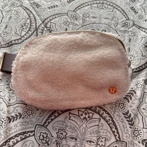Lululemon Sherpa belt bag